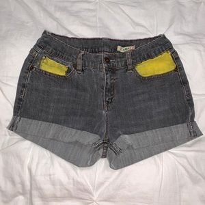 Stamp 10 grey jean shorts with yellow pockets
